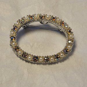 Vintage Small Oval Shaped Pearl and Rhinestone Brooch